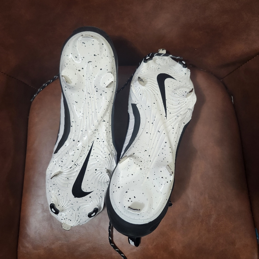 Nike Athletic Shoes Black and White